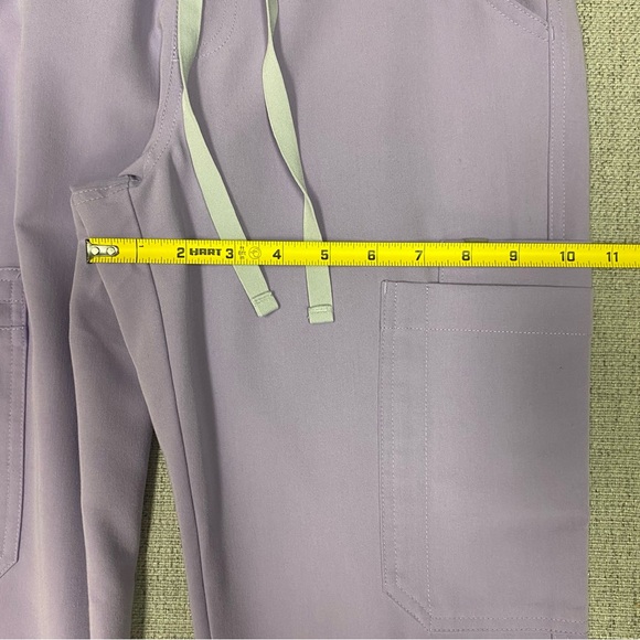 Figs Lavender 2 pc Scrub Set Technical Collection Size XS Top and Bottoms - Picture 8 of 16
